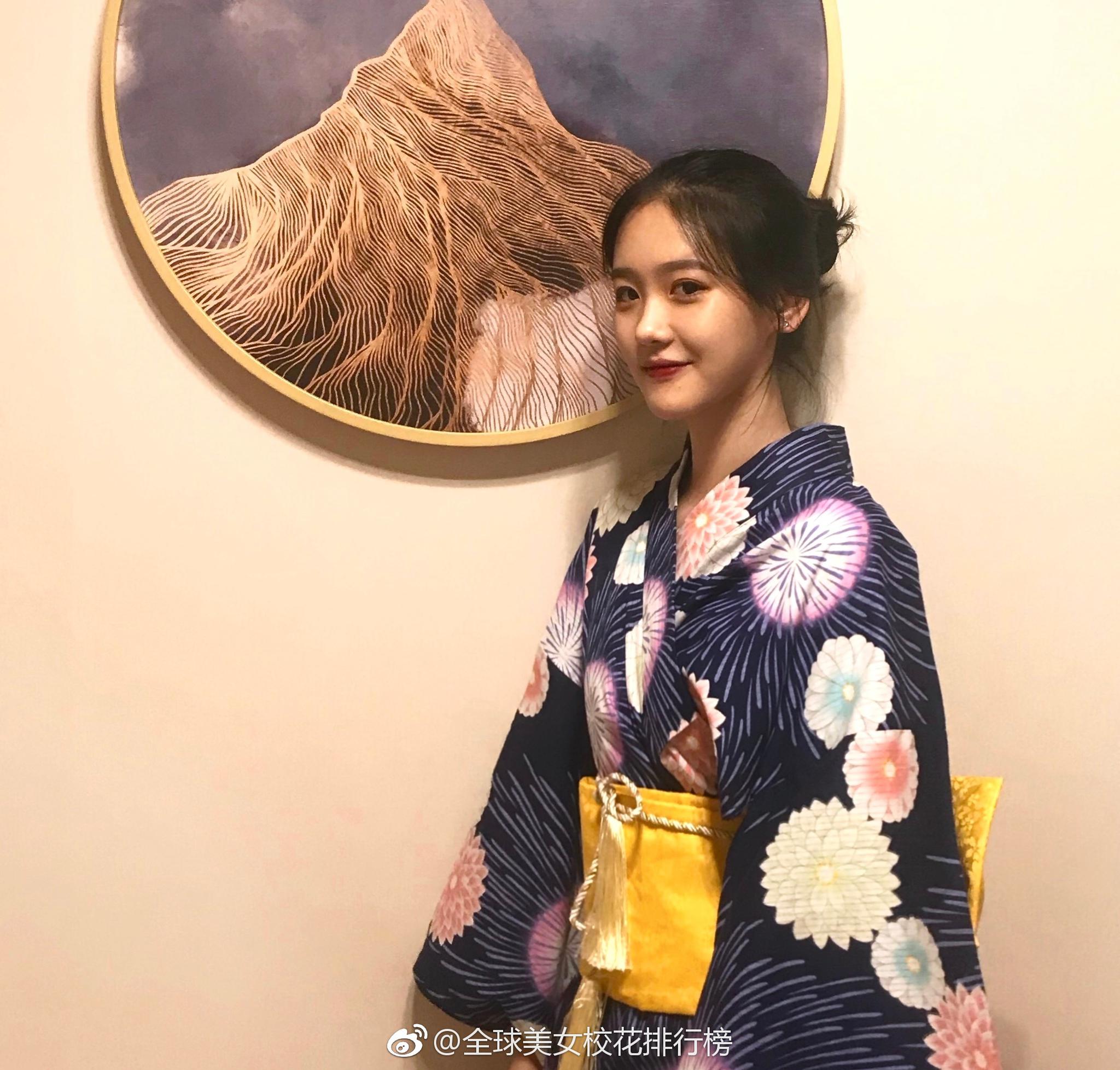 张昕懿00年2019表演艺考生身高165cm长腿妹子