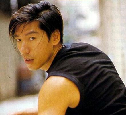 王叔想到的是老港片里一位经典的反派乌鸦张耀扬