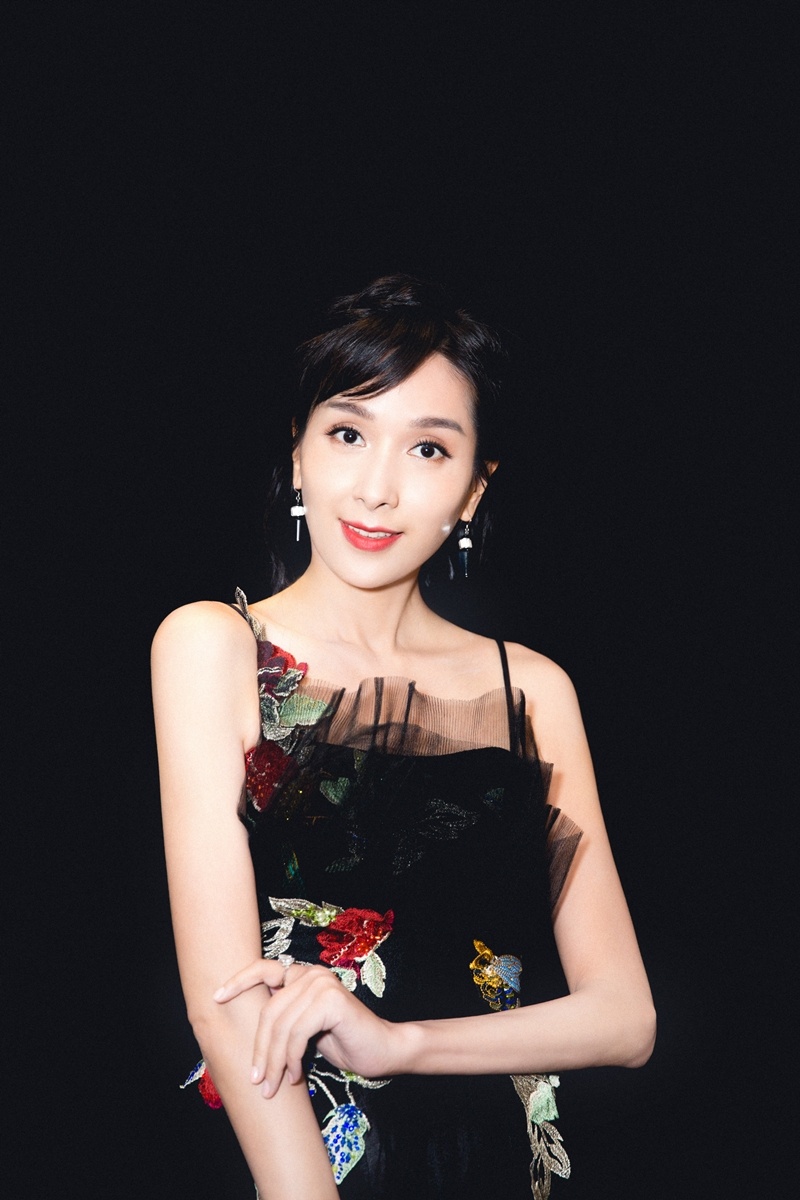 杨恭如黑色轻纱