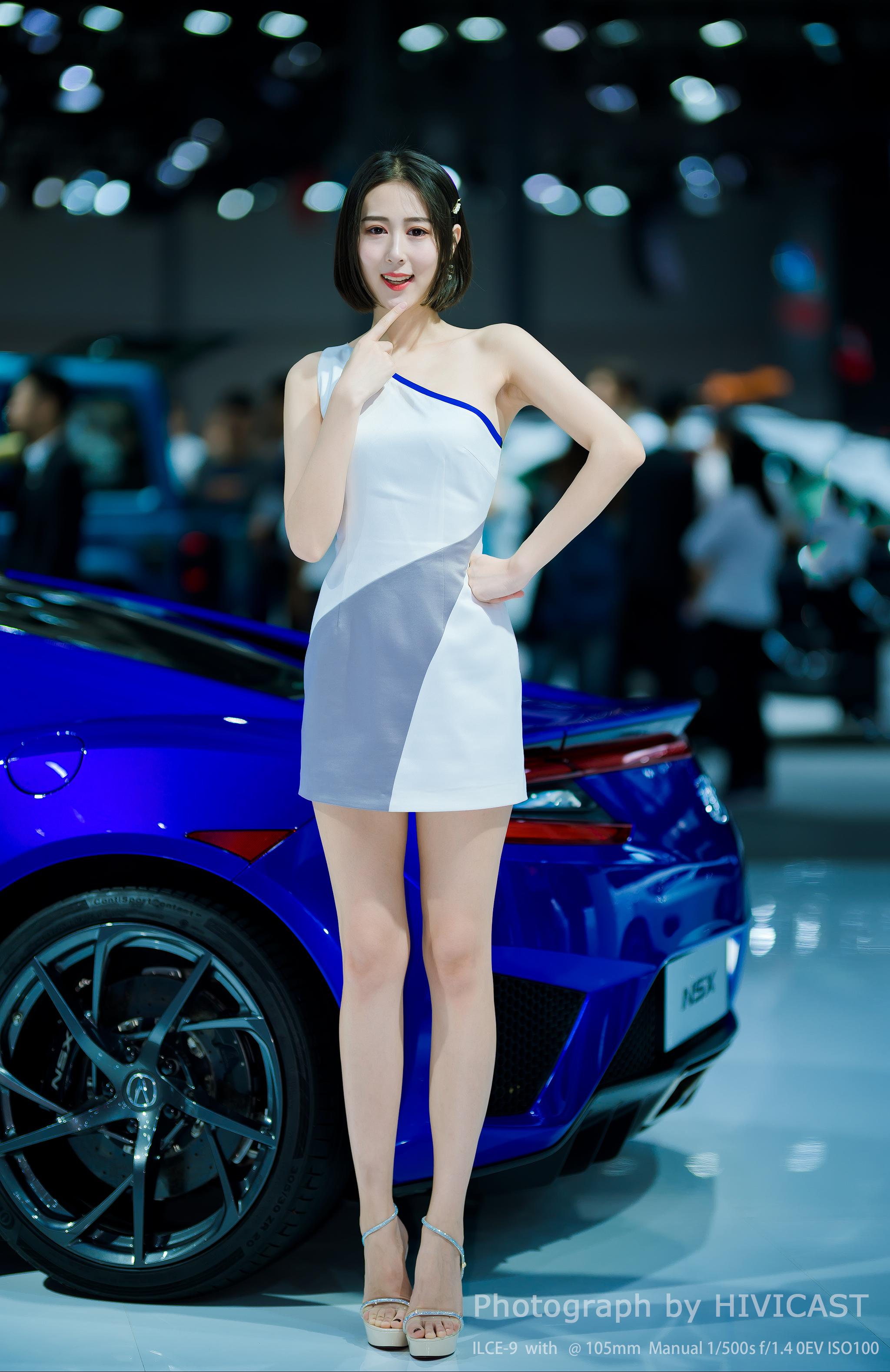 广汽讴歌展台@模特范婷婷 转抄@青春靓丽车模 目前只是暂时的困难