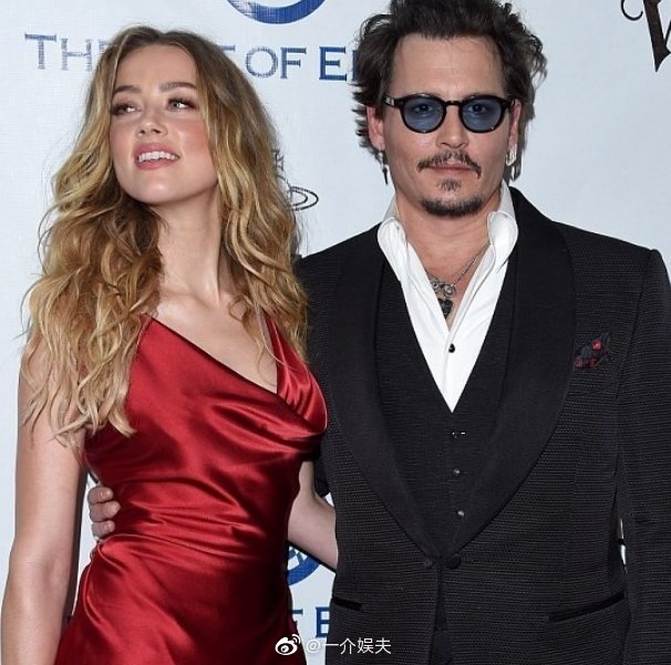 德普的第十任新女友是25岁的俄罗斯舞者,气质容貌一如既往的漂亮