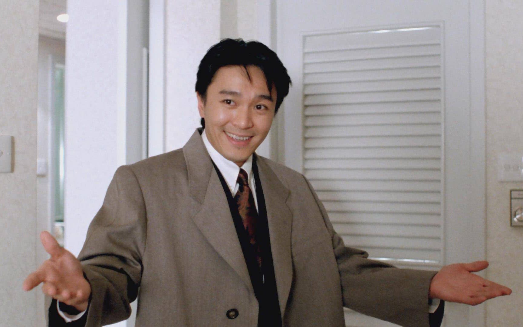 周星驰上台颁奖,镜头拍到章子怡,却因一个动作被骂不尊重人!