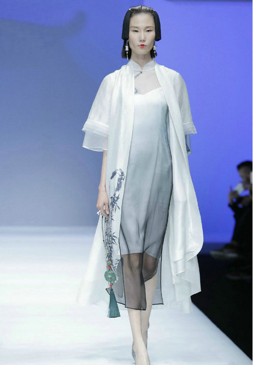 千年华服看旗袍在巴黎时装周上这股中国风简直太美了