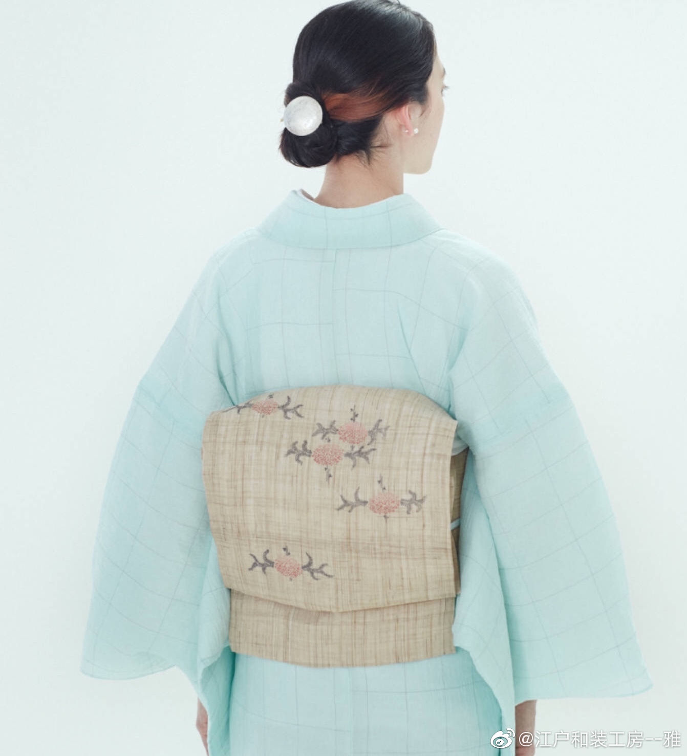 石原里美的高岭之花的宣传照片中的素色和服让人眼前一亮