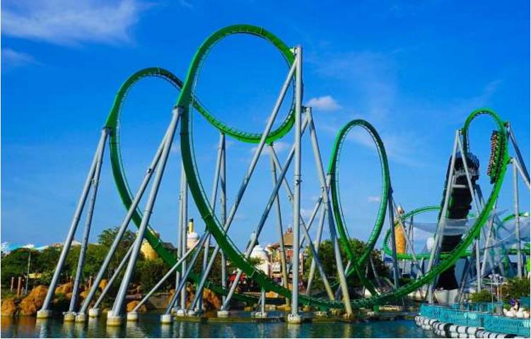 州的雪松点主题公园(cedar point),这是号称"世界过山车之都"的游乐园