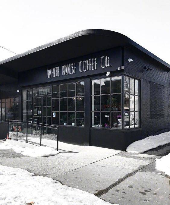 黑底白字的店铺门头设计参考