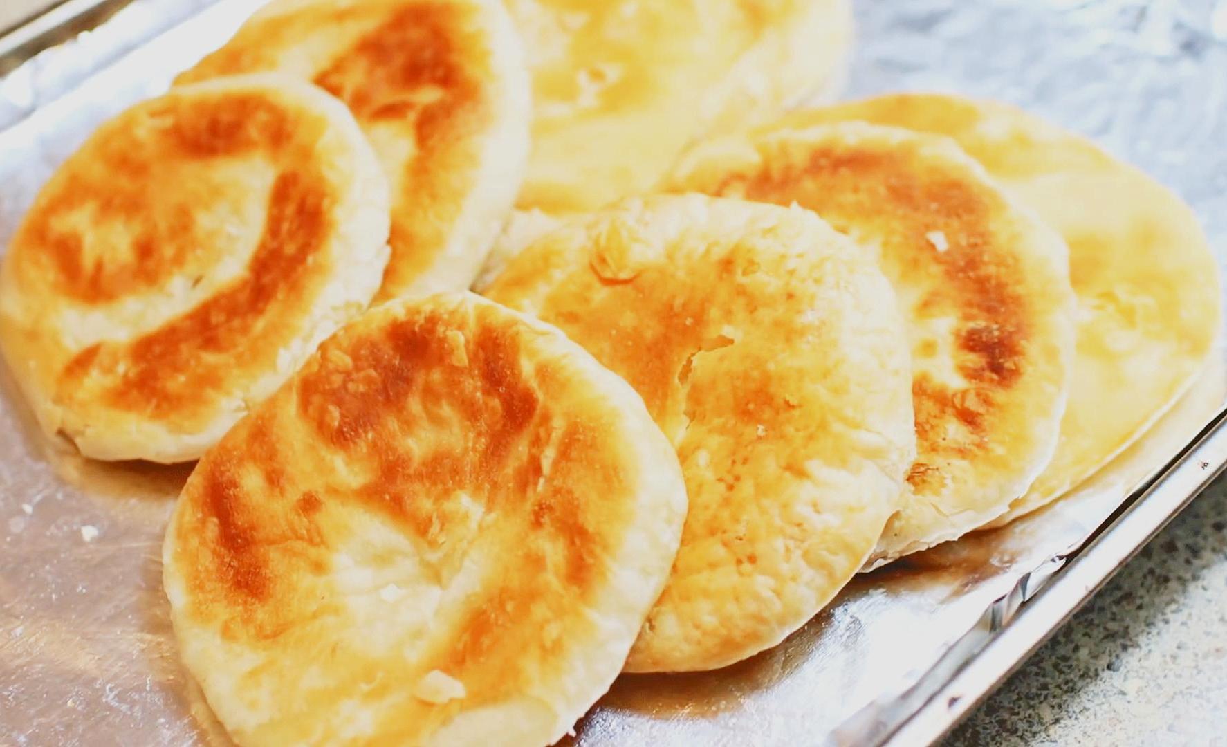 油酥烧饼,外面卖5元一个,大妈教你秘方,简单又营养,家人爱吃