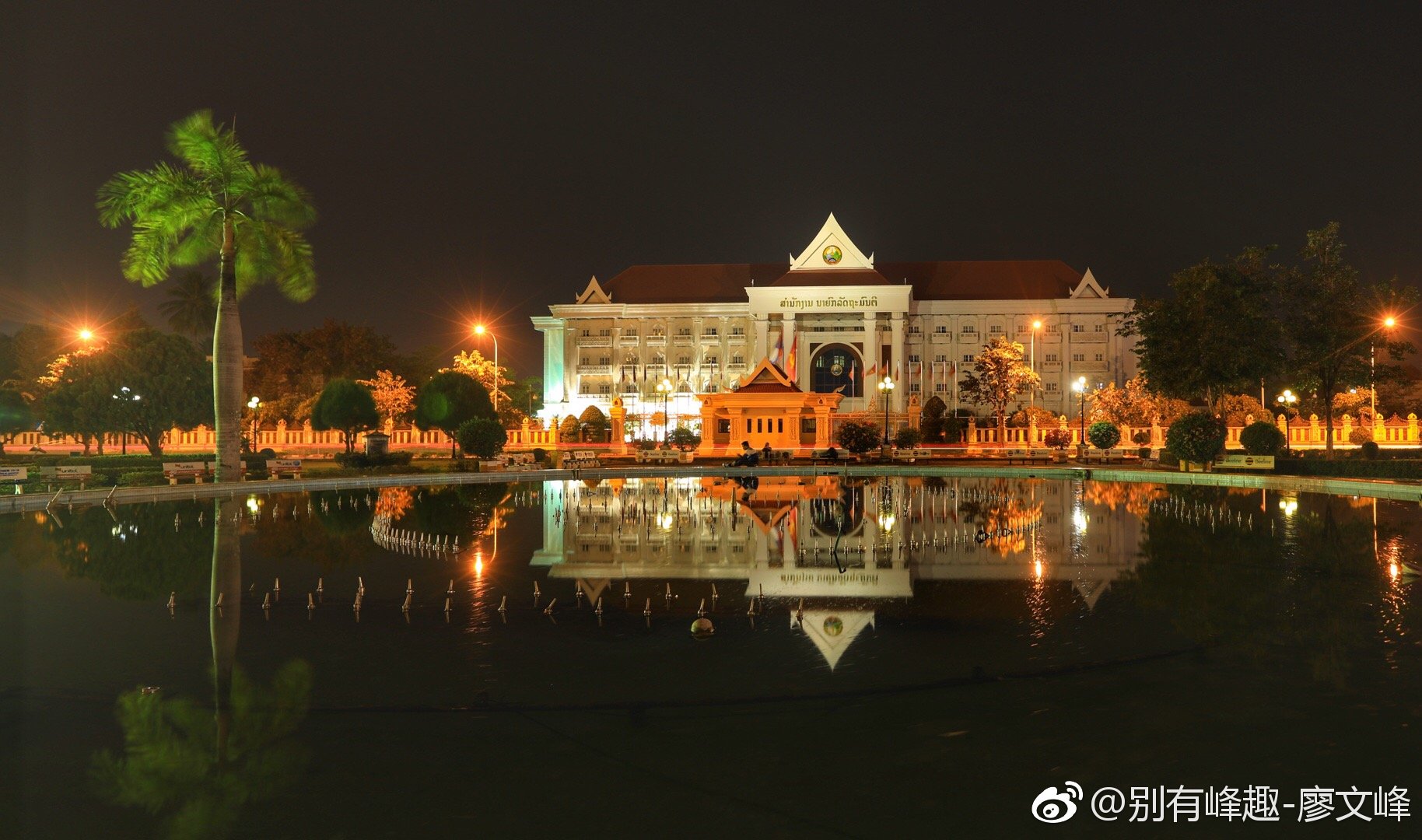 一组老挝首都万象街景沉浸在幸福感中的城市 @微博旅游