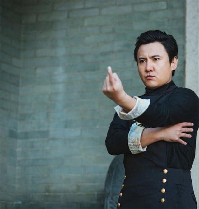 沈腾拍杂志照片惹人笑喜剧演员浑身都是戏硬照鬼才实名认证了