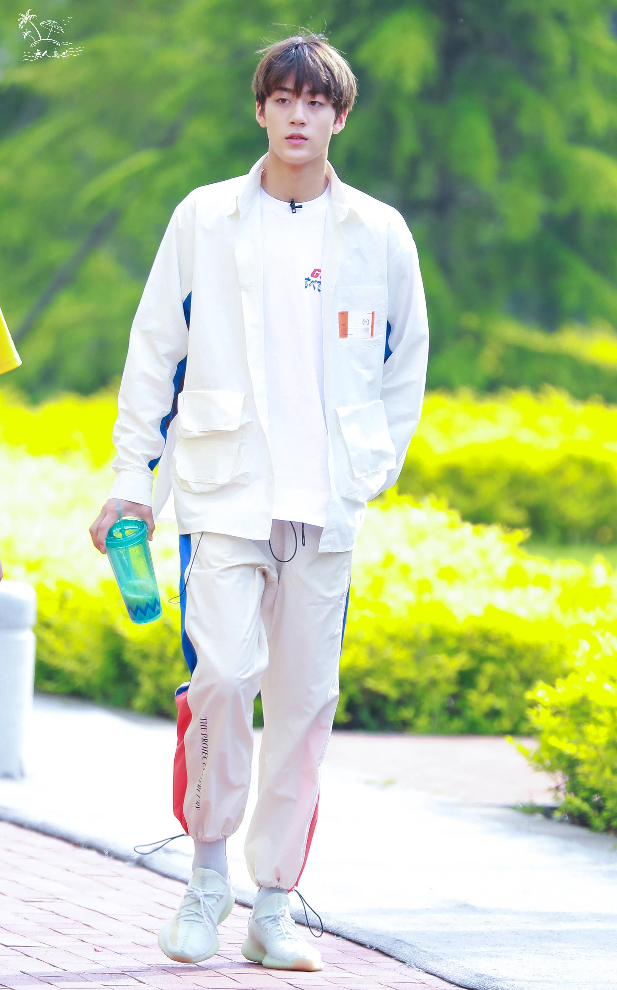 任世豪,肖凯中一波帅照.两个人都特别可爱,pick了!