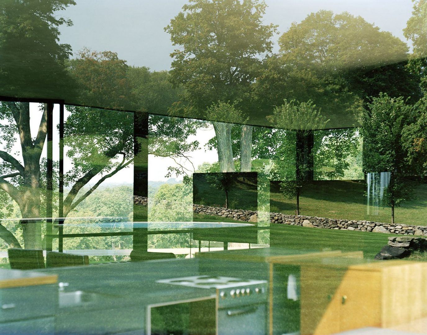 当美国建筑师philip johnson(1906-2005)在1949年设计"玻璃屋"时_高清