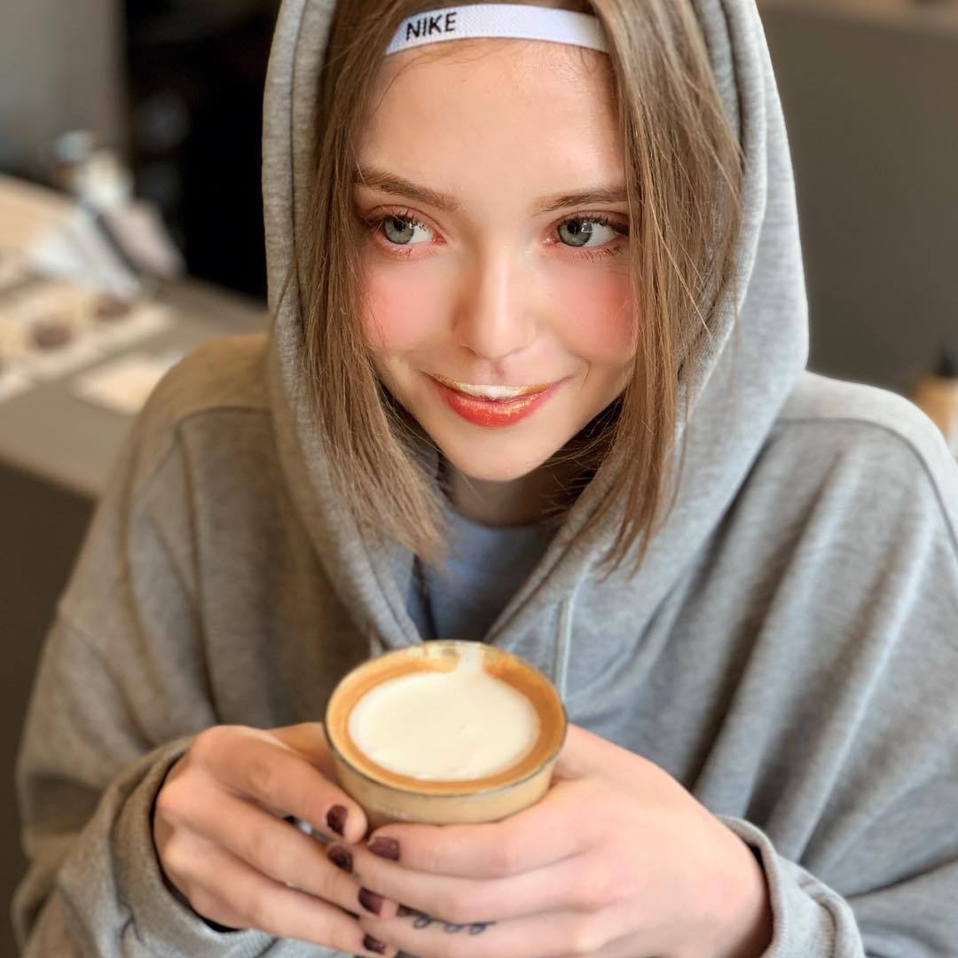 最近在日本爆紅的德國模特兒chloe22歲