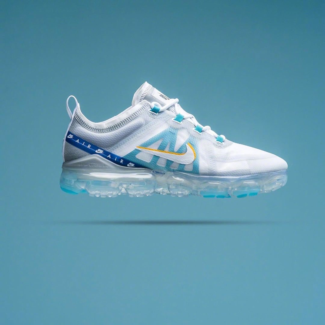 vapormax se white university gold