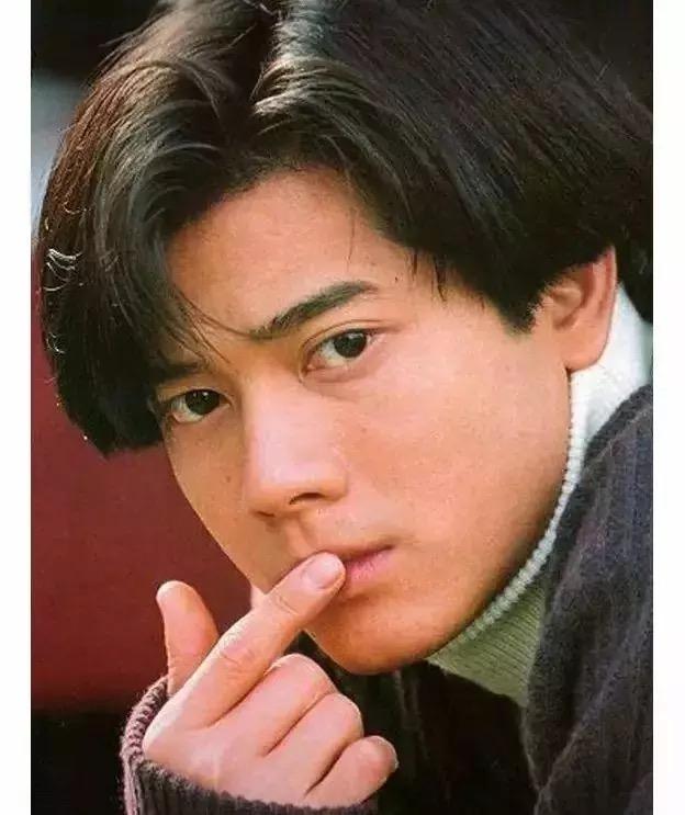 郭富城早期老照片曝光, 剑眉星目非常帅气,眼神忧郁十分撩人