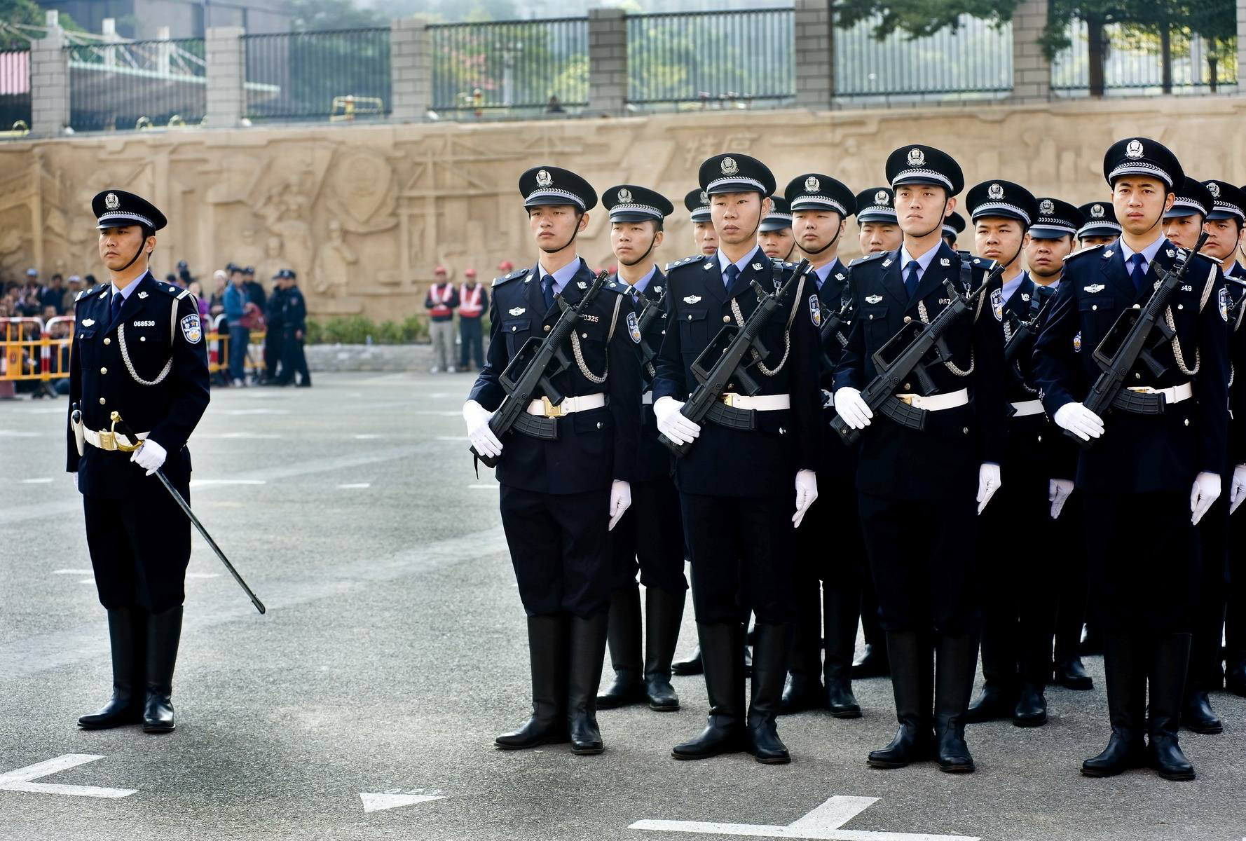 中国人民公安大学是公安部直属的普通高等院校暨公安部高级警官学院
