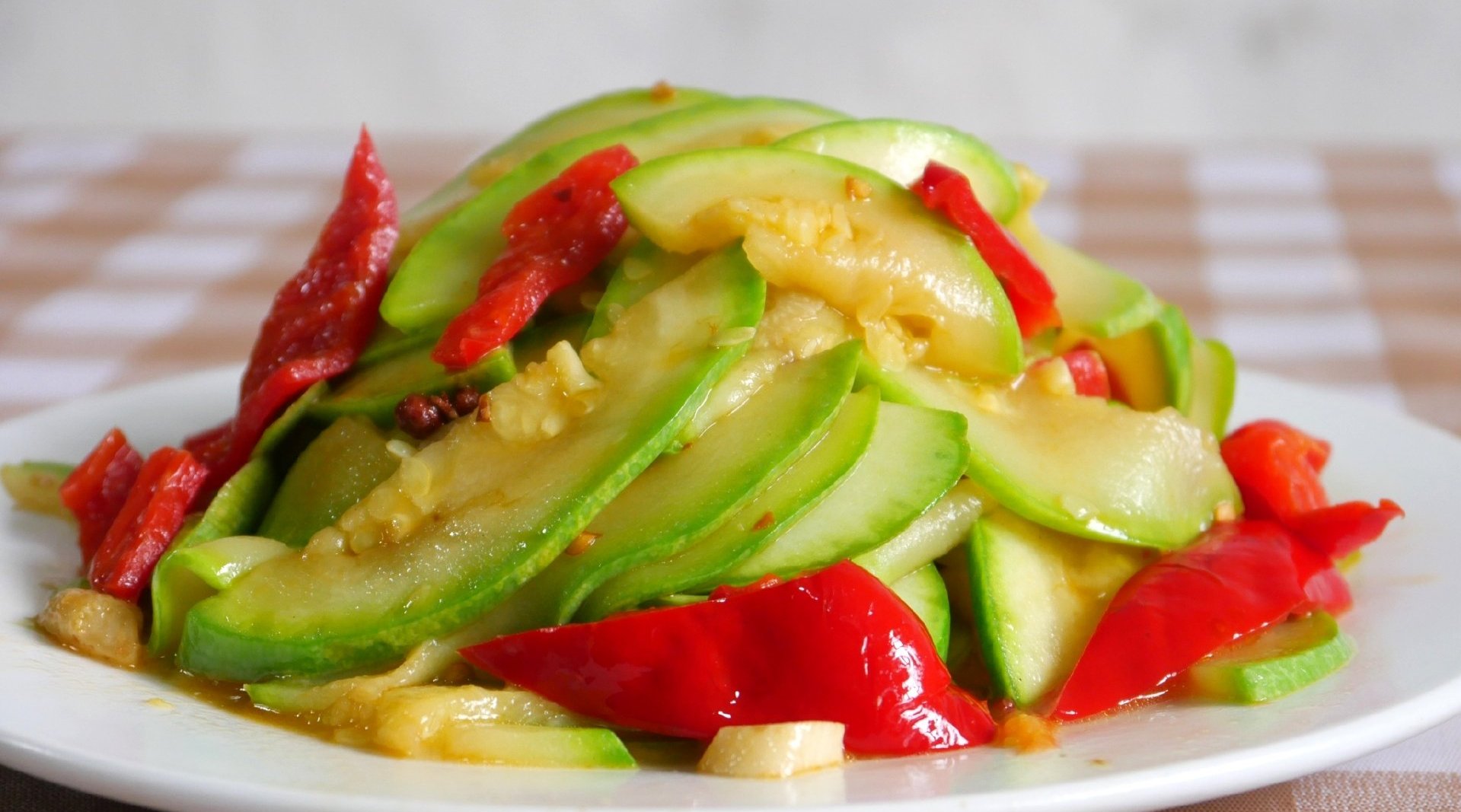 西葫芦这样炒才好吃,做法简单,脆嫩可口,下酒又下饭