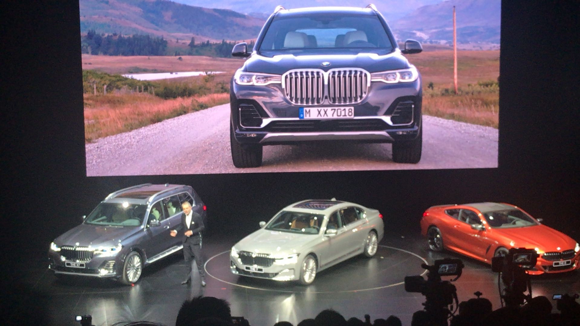 全新宝马x7中国首秀 7座旗舰大suv 中国即将开卖