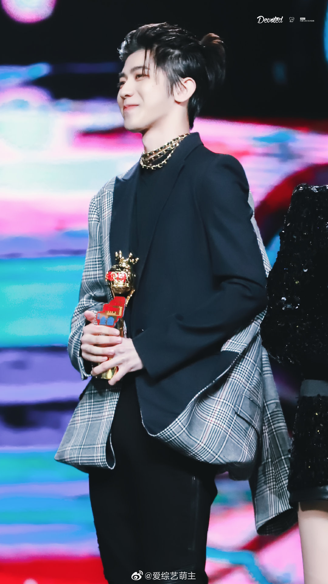 蔡徐坤《wait wait wait》获华歌榜2019年度金曲!实至名归