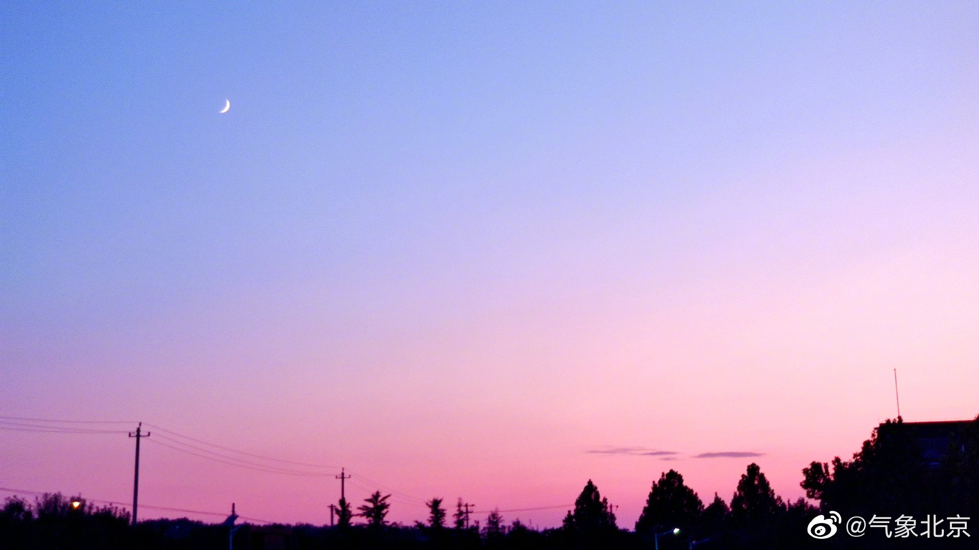 遥远的夜空 有一个弯弯的月亮 弯弯的月亮下面 是那弯弯|月亮|夜空|小桥_新浪新闻