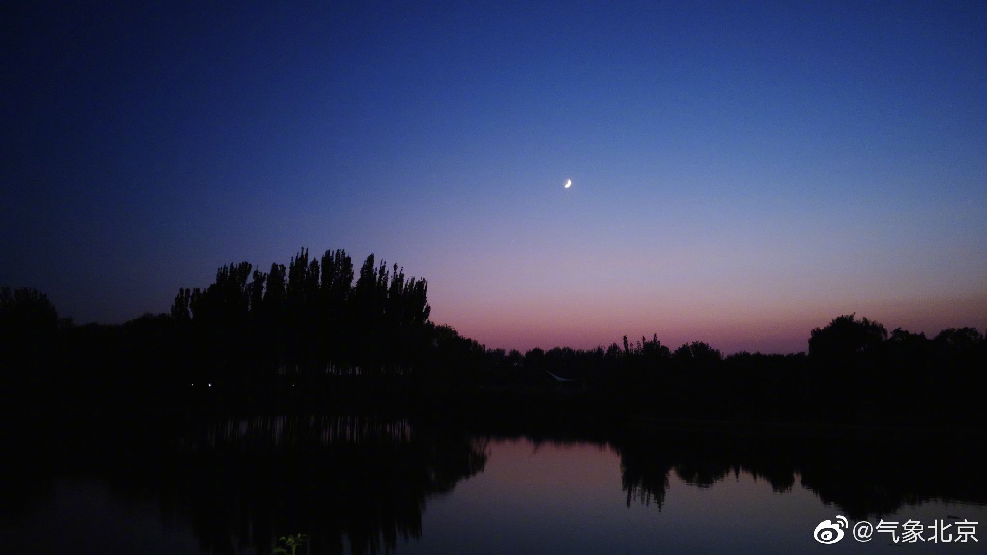 遥远的夜空 有一个弯弯的月亮 弯弯的月亮下面 是那弯弯|月亮|小桥|夜空_新浪新闻