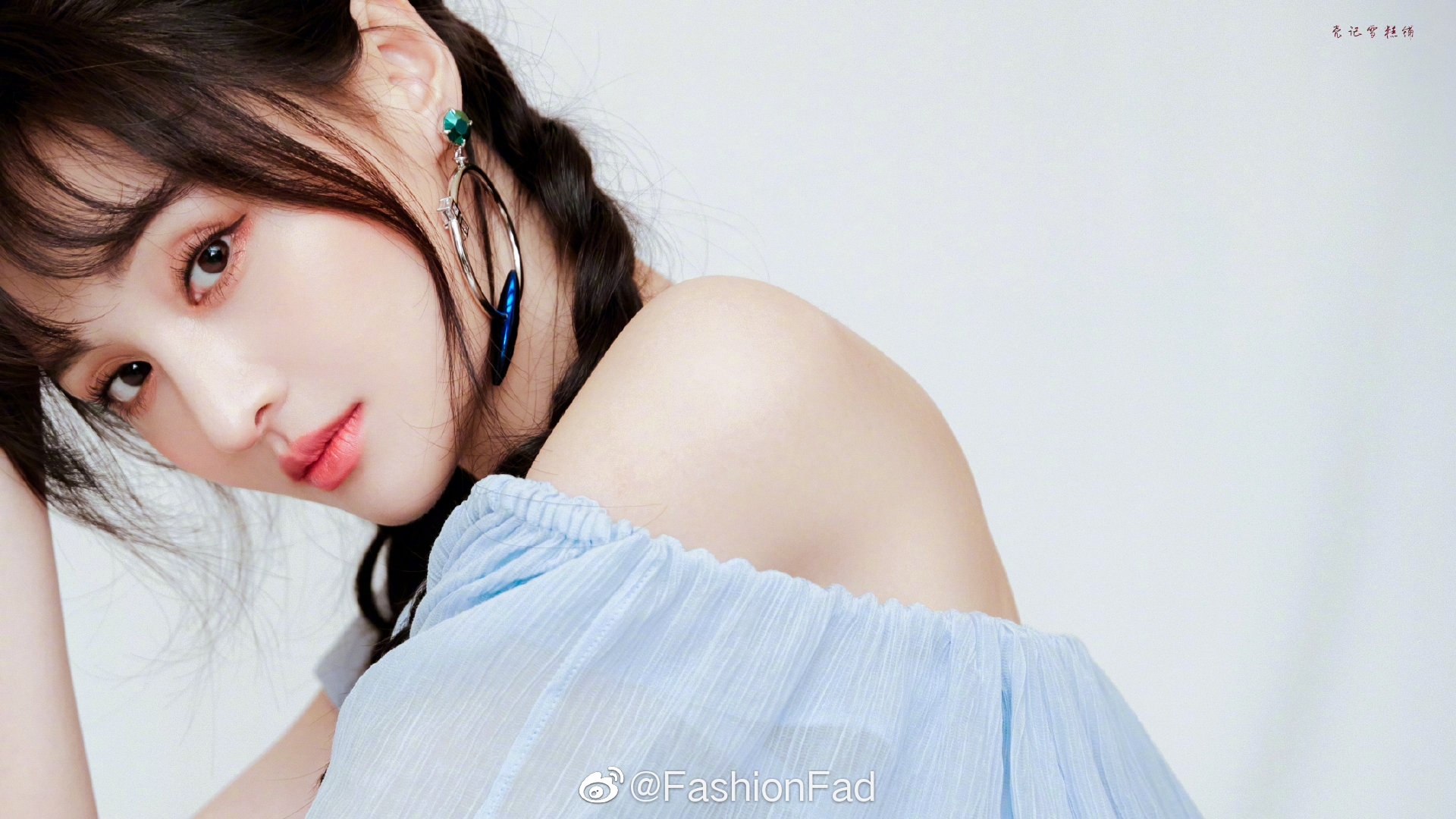 郑爽出席jw anderson品牌活动,谢谢品牌方邀请,俏皮鬼马范