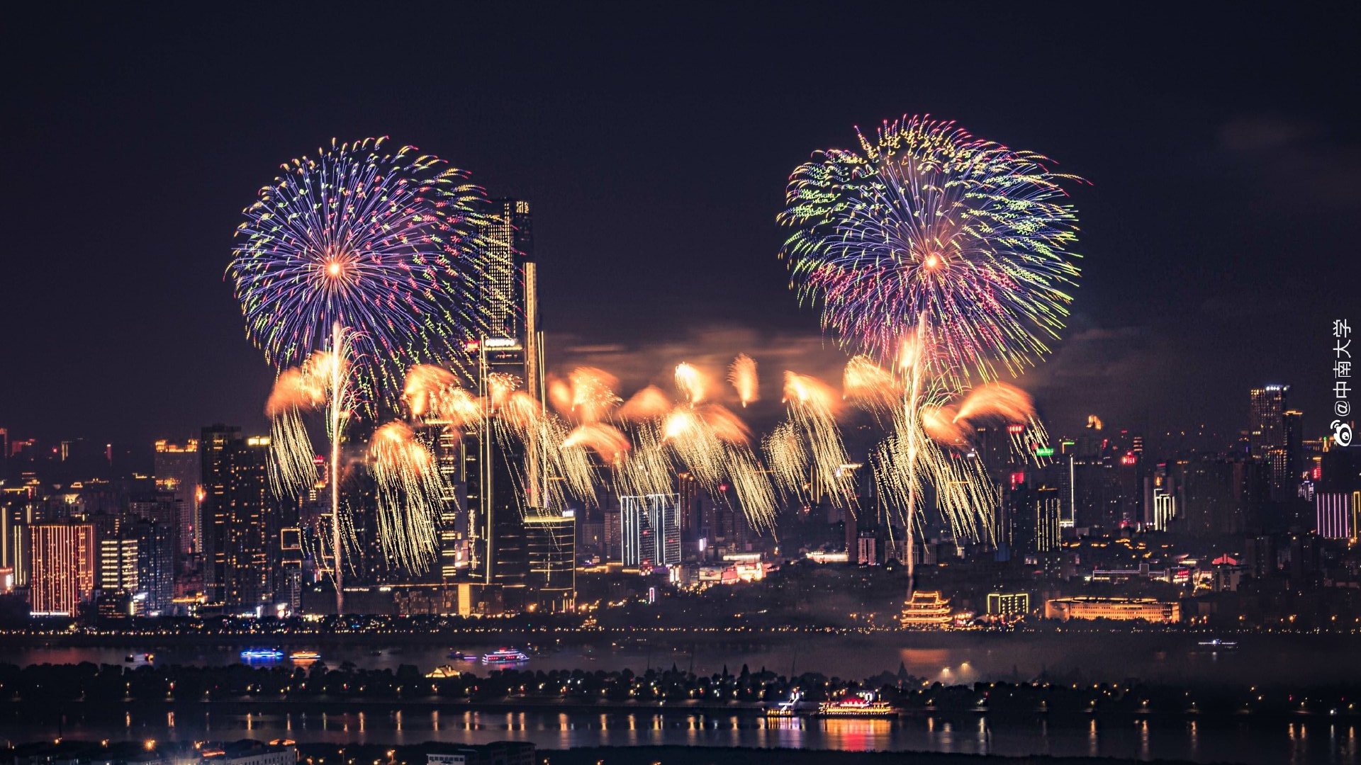 2020,和你爱的人去看一场烟花吧 (图源水印)