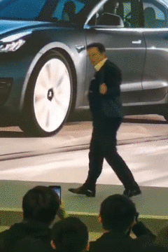 特斯拉的 2020 从马斯克「尬舞」开始