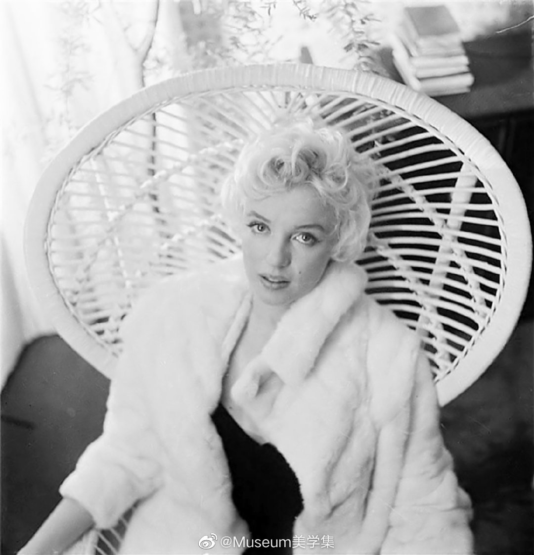 塞西尔比顿(cecil beaton)镜头下的梦露黑白照片也挡不住的明媚