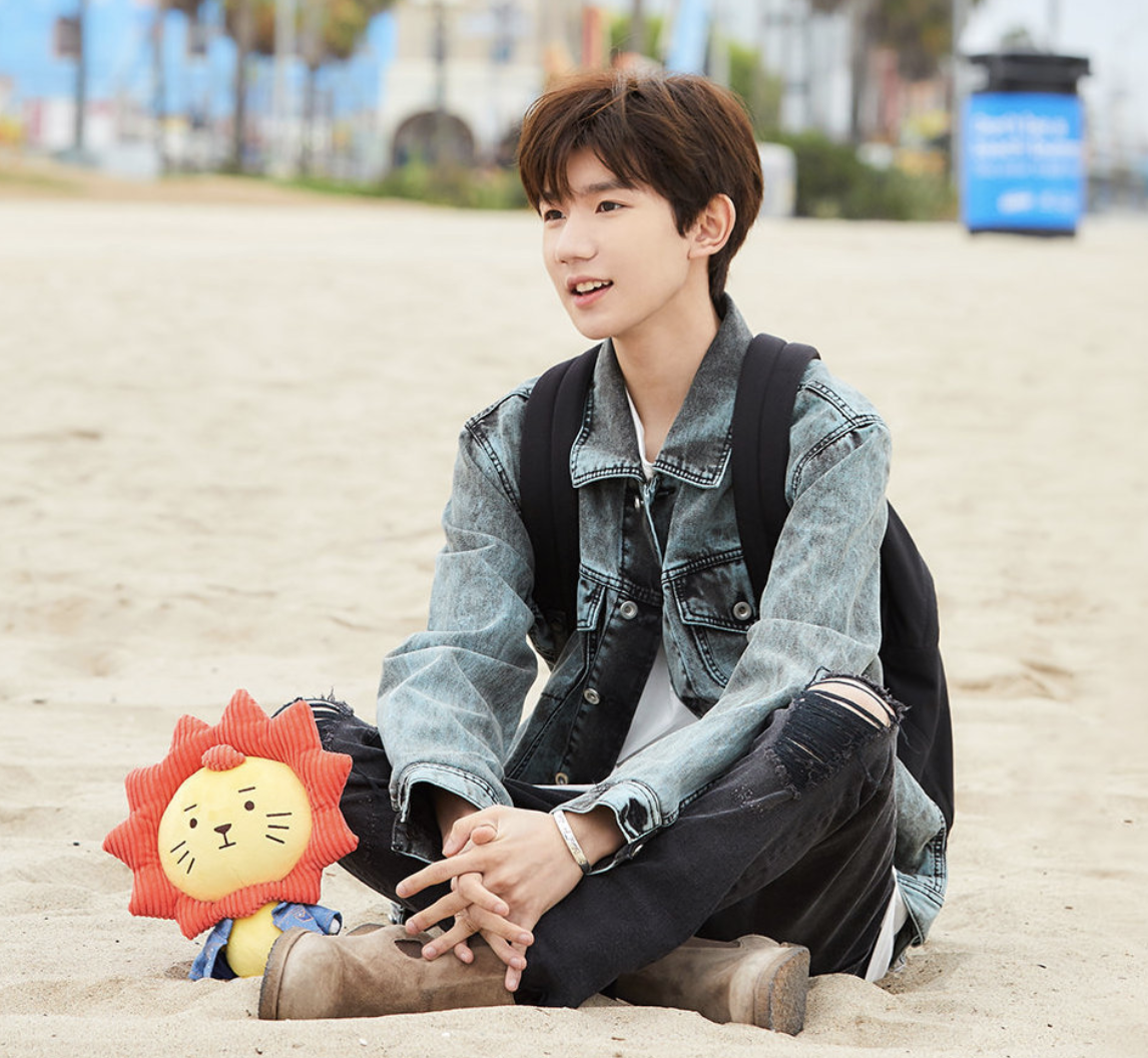 酷! 王源的"儿子"莱阳除了是萌宠之外,又多了超模的身份