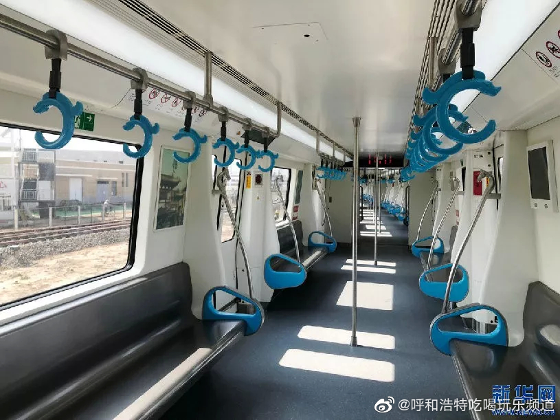 围观!首列呼和浩特地铁2号线列车来了