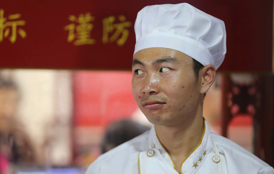 当初一夜爆红的拉面哥娶富豪女粉丝霸气甩掉老板如今却成这样