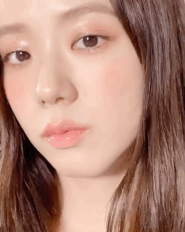 金智秀jisoo的樱花果冻妆,好适合情人节