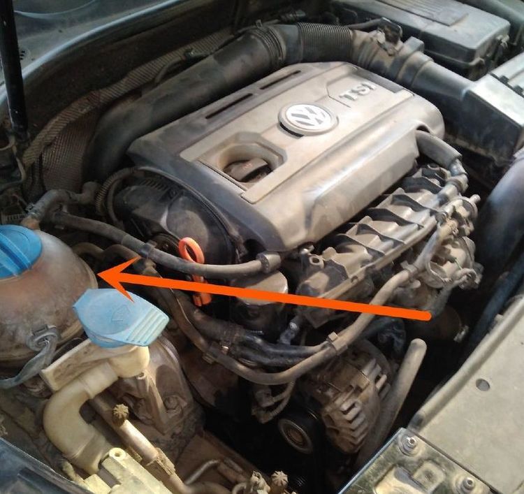 17万公里的大众迈腾车主有点苦恼刚加的发动机防冻液又少了