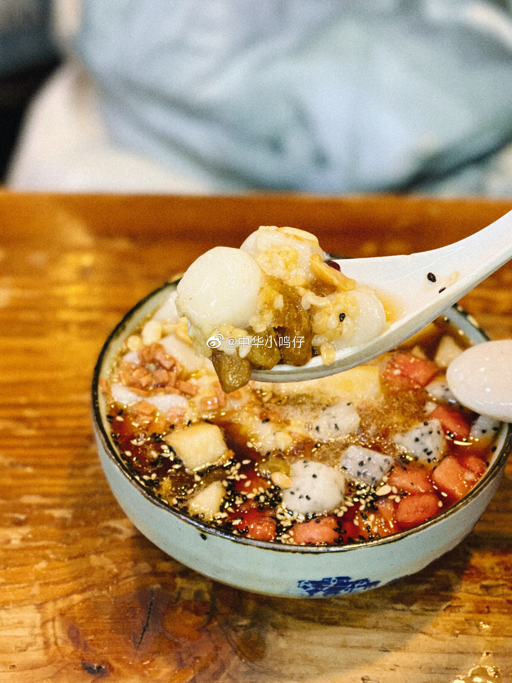 重庆街头甜品-水果醪糟汤圆