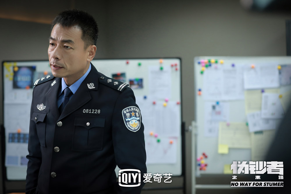 当初看重案六组的时候就很喜欢王挺@王挺,一身正气,很是吸引我