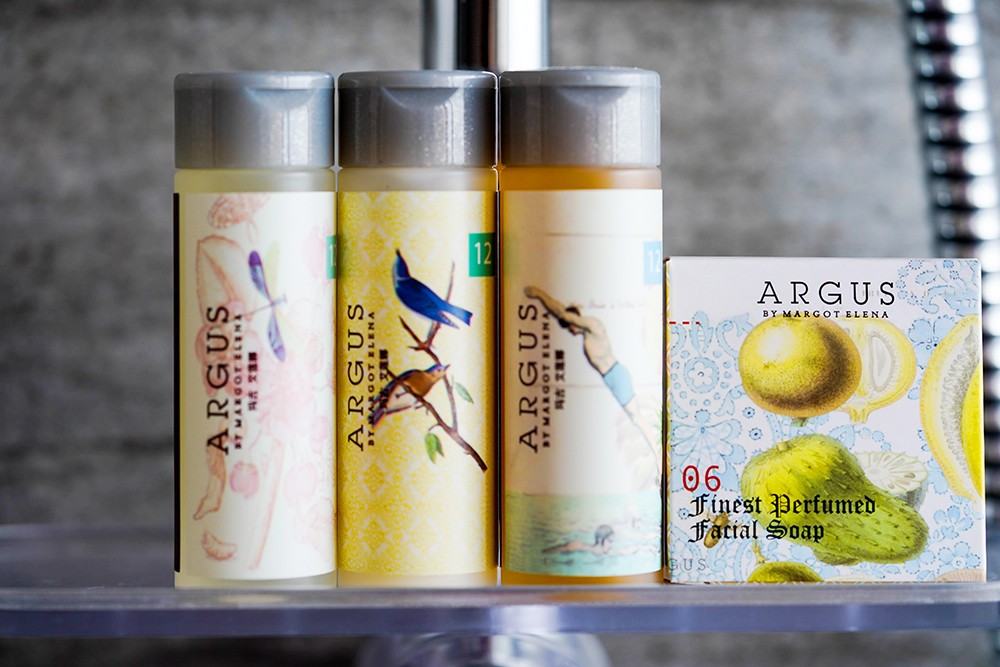 elena设计的argus,复古感的包装,与万丽度假酒店的品牌调性不谋而合