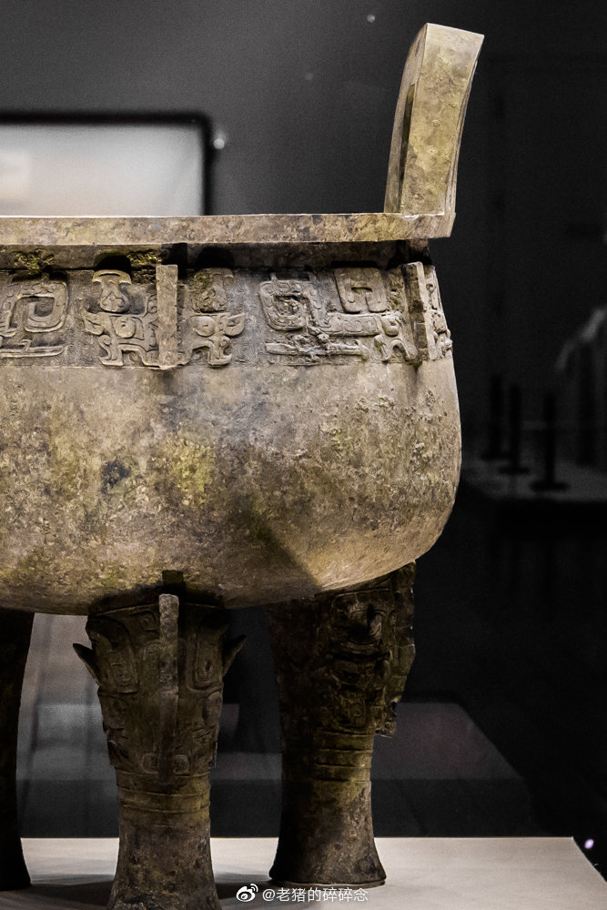 博物|镜头下的青铜鼎 (n3)商代末期/子龙鼎/国家博物馆藏春秋/交