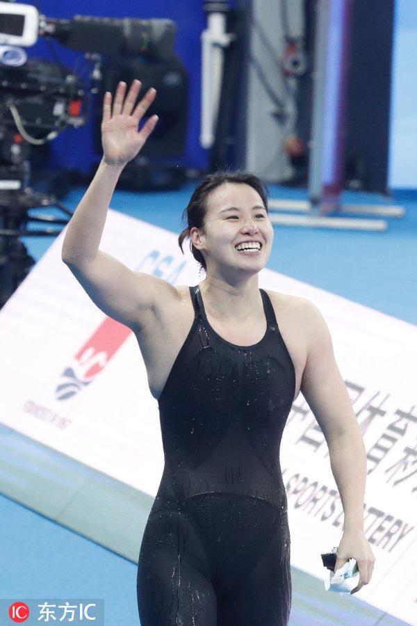 傅园慧50米仰预赛第二晋级 开心大笑手舞足蹈