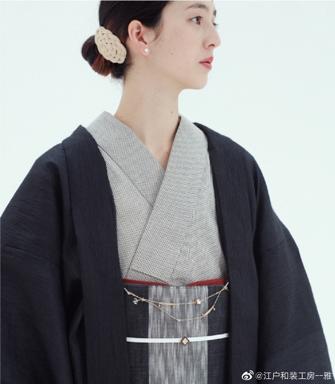 石原里美的高岭之花的宣传照片中的素色和服让人眼前一亮