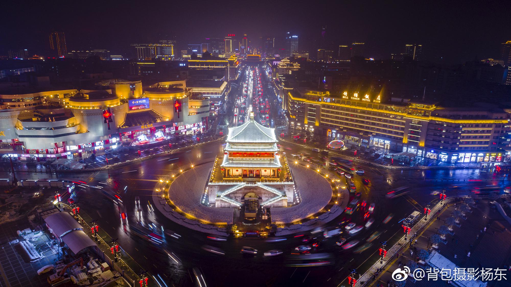 航拍西安雪后钟楼夜景