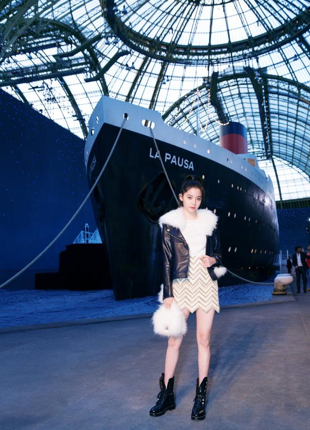 时尚皮衣大作战!看欧阳娜娜时装秀出场,大人看了都羡慕的气场!