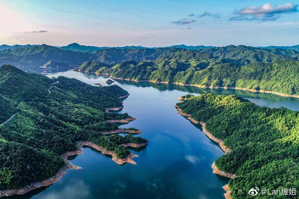 磨子潭水库位于安徽省霍山县,大坝高85米,雄伟壮观