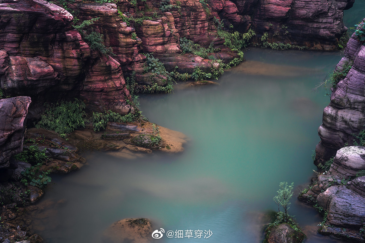 云台山地质公园的丹霞地貌,十亿多年的地质遗迹。(旅行随拍|云台山|丹霞地貌|地质公园_新浪新闻