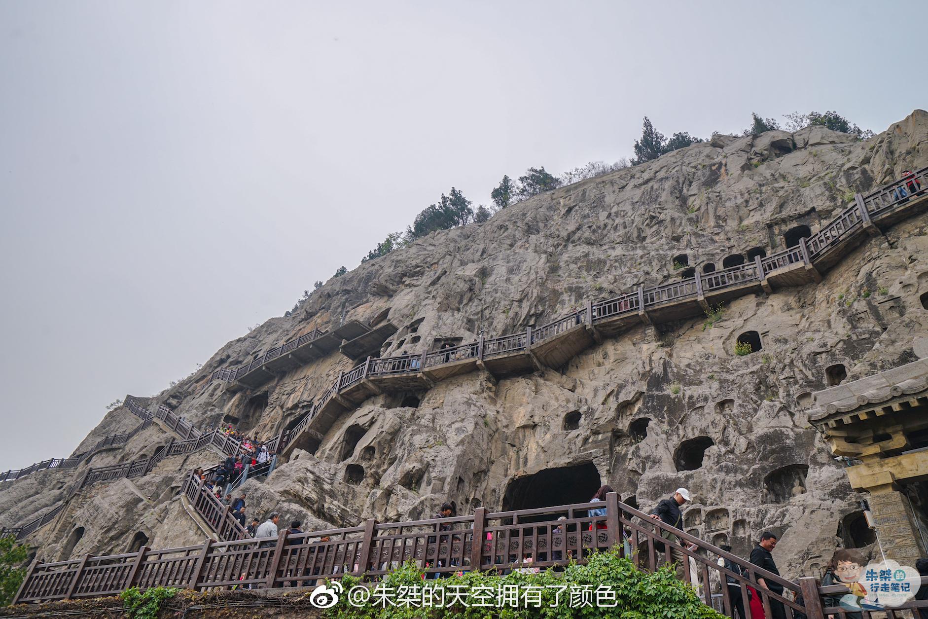 洛阳龙门石窟是中国四大石窟之一,历史悠久,开凿于北魏孝文帝年间