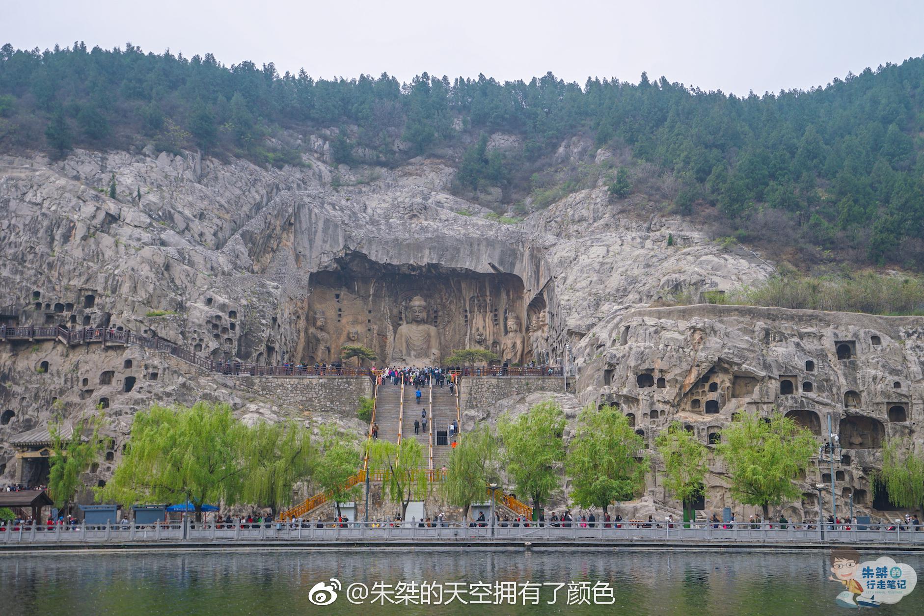 洛阳龙门石窟是中国四大石窟之一,历史悠久,开凿于北魏孝文帝年间