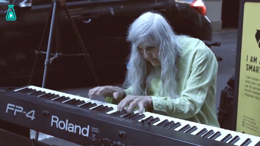 84岁流浪街头的老奶奶natalie trayling,痛失自己的老公和两个女儿