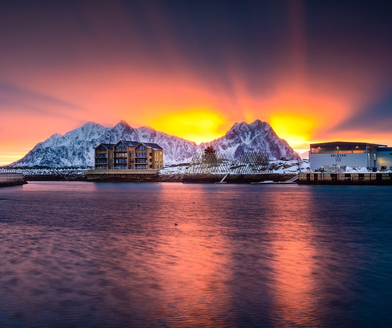 冬季的挪威和冰岛并不冷，它们被北大西洋暖流环绕。在冬日里