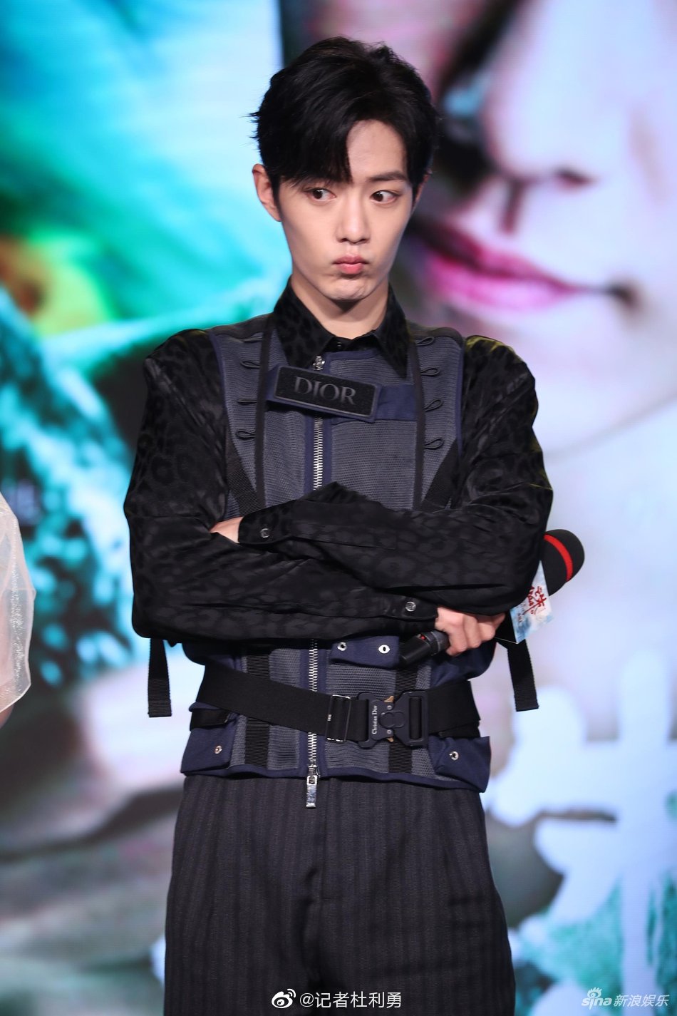 肖战拿烧火棍摆拍笑场 李沁孟美岐同台比美画面养眼|肖战|孟美岐|宫