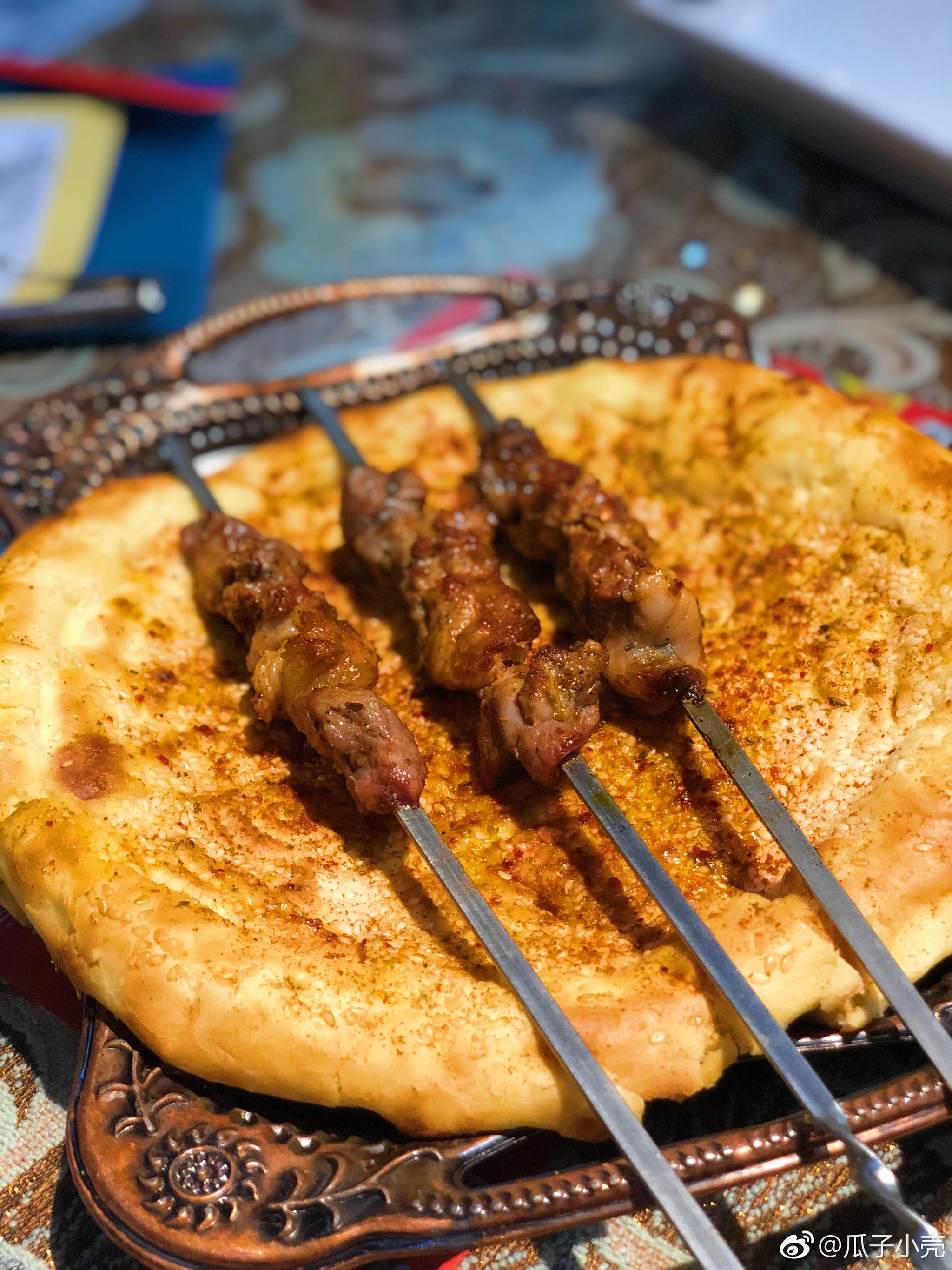 每次来吃新疆菜几乎都是点这些没变过凉皮烤馕羊肉串酸奶