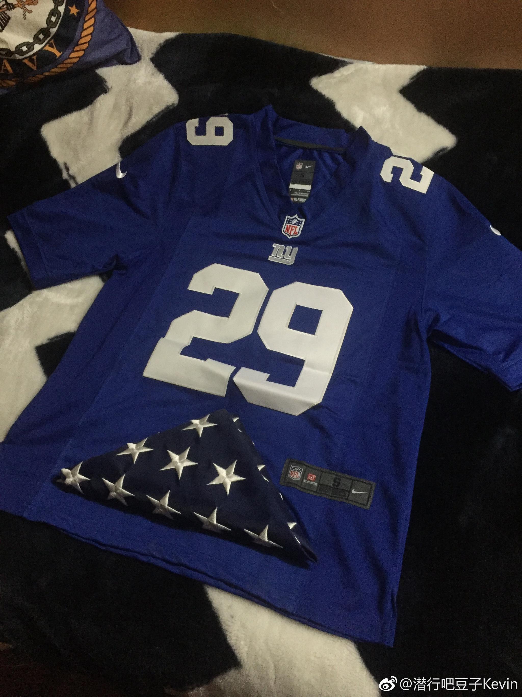 玩得离军品越来越偏了,弄件纽约巨人队29号防守端锋lummus的球衣|巨人